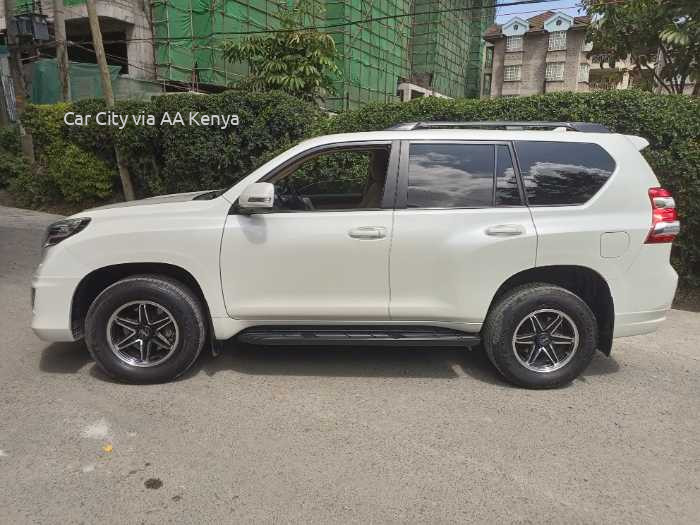 2017 TOYOTA LANDCRUISER