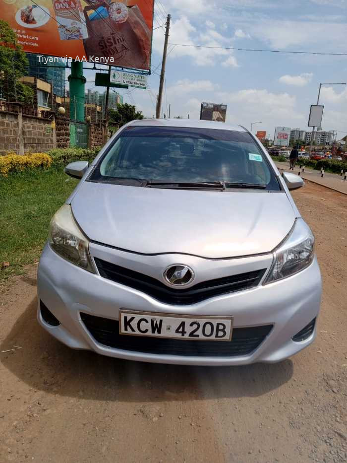 2012 TOYOTA VITZ