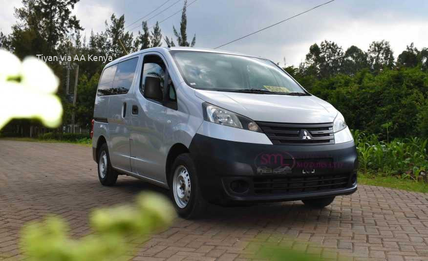 2015 MITSUBISHI DELICA