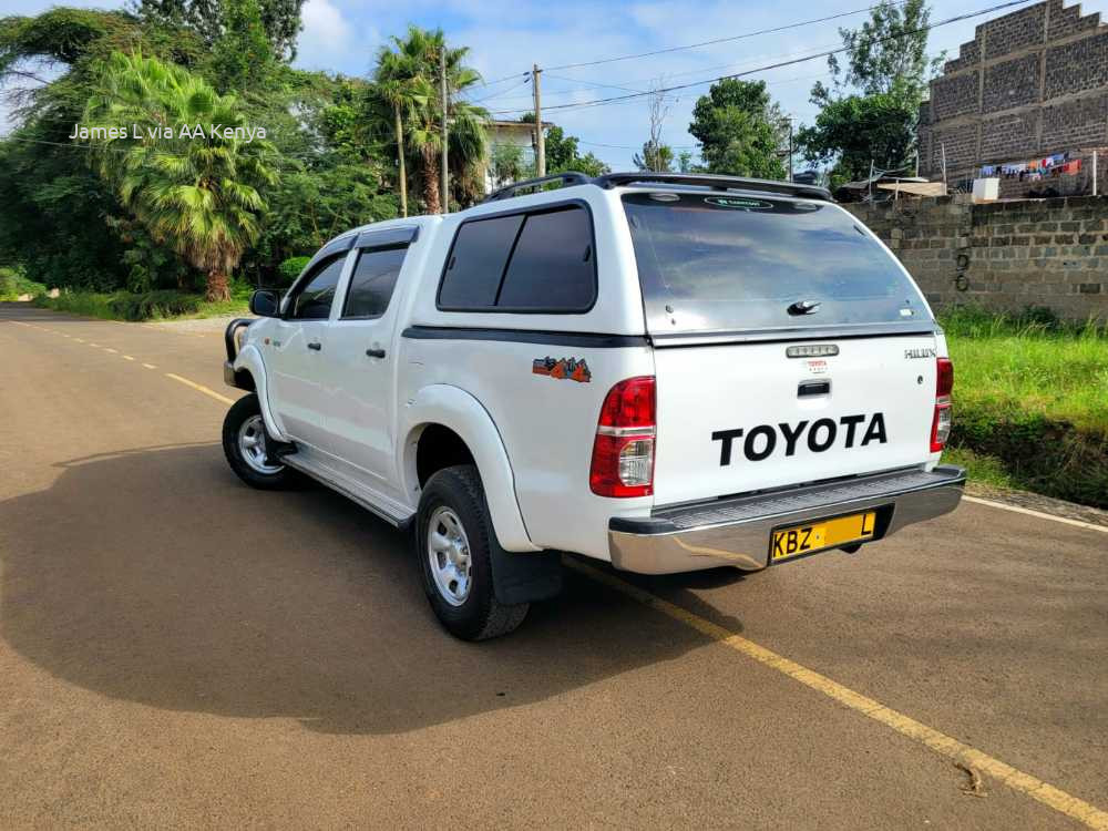 2014 TOYOTA HILUX