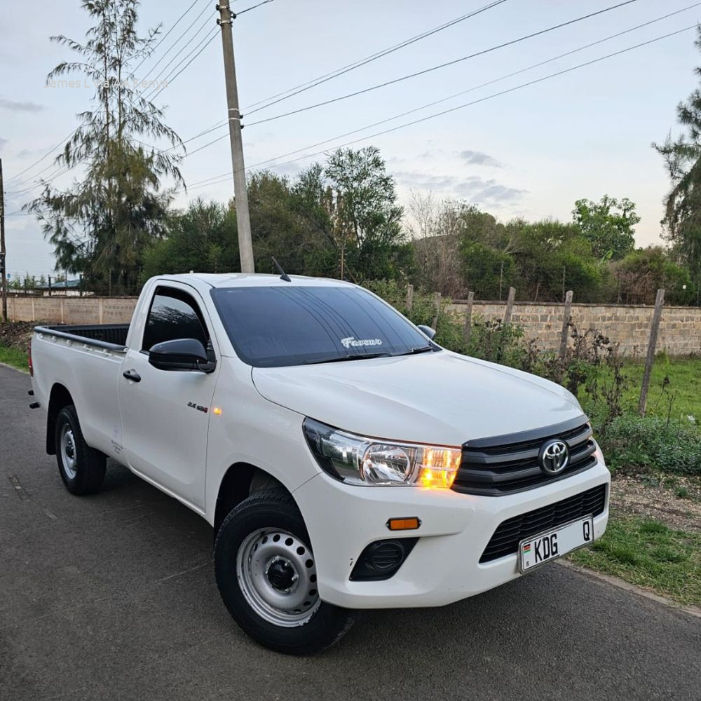 2022 TOYOTA HILUX