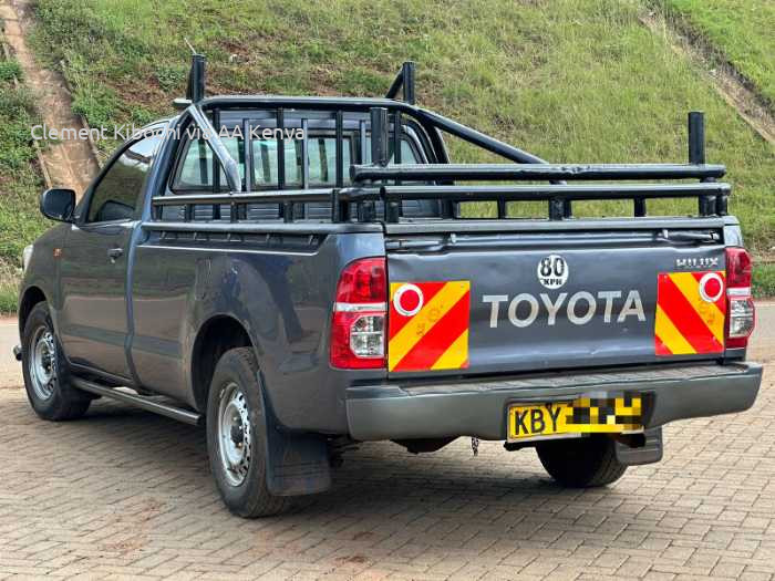 2013 TOYOTA HILUX