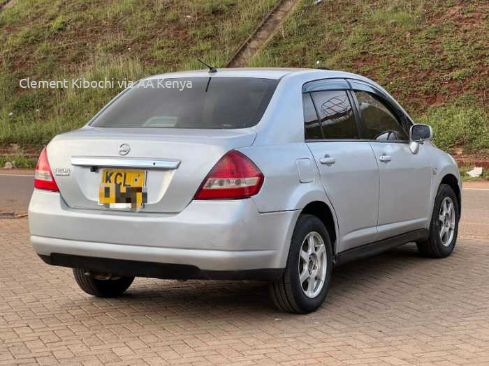 2010 NISSAN TIIDA