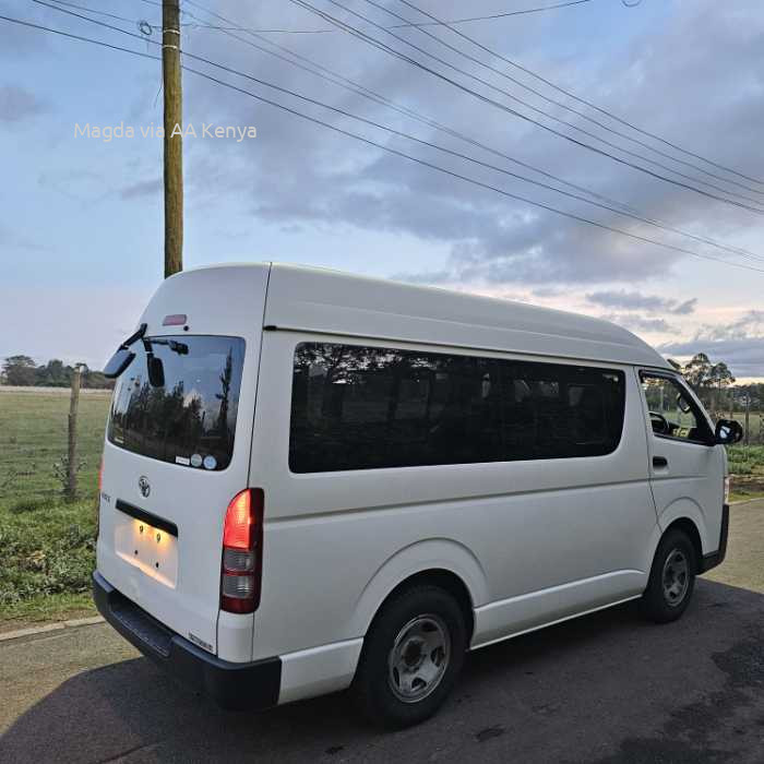 2015 TOYOTA HIACE