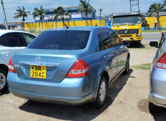 2004 NISSAN TIIDA