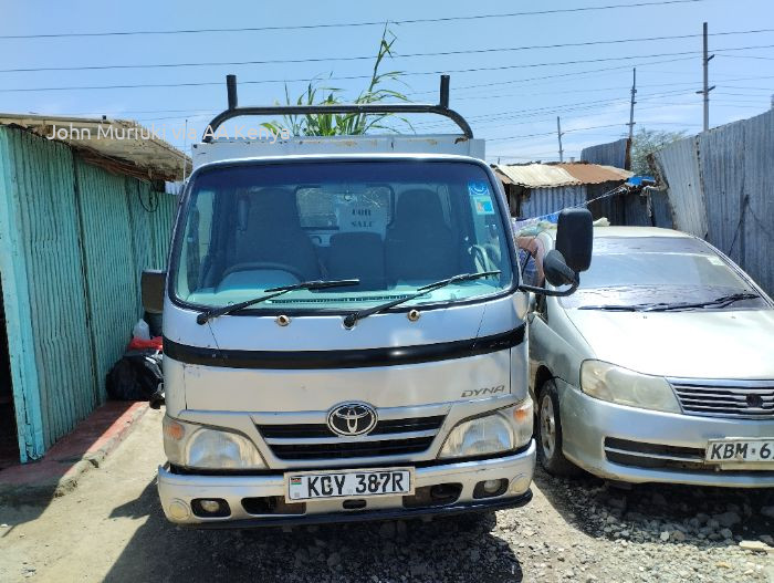 2012 TOYOTA DYNA