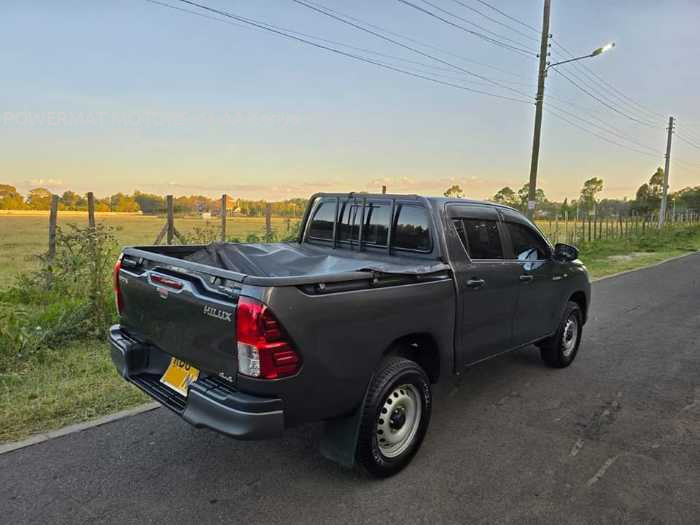 2022 TOYOTA HILUX