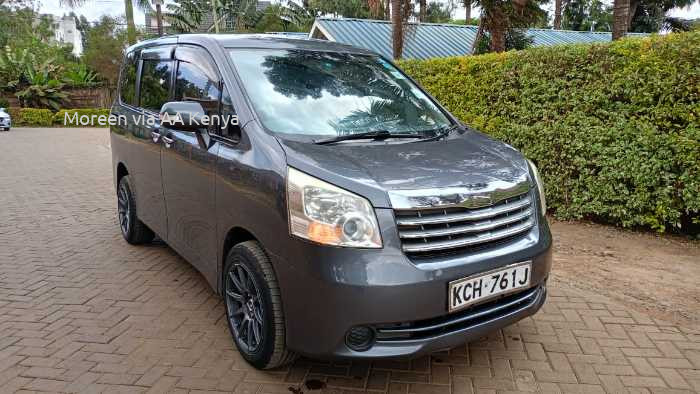 2010 TOYOTA NOAH