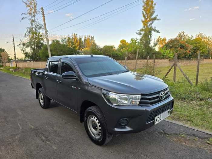 2022 TOYOTA HILUX