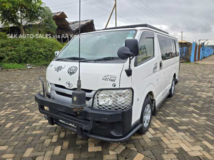 2015 TOYOTA HIACE