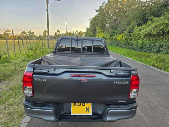 2022 TOYOTA HILUX