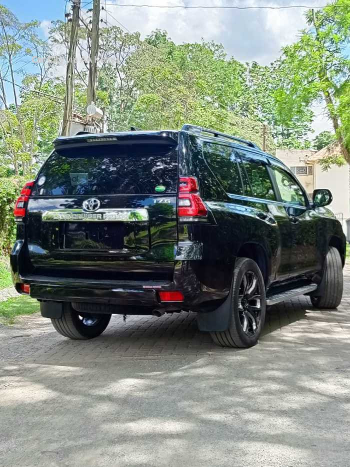 2018 TOYOTA LANDCRUISER