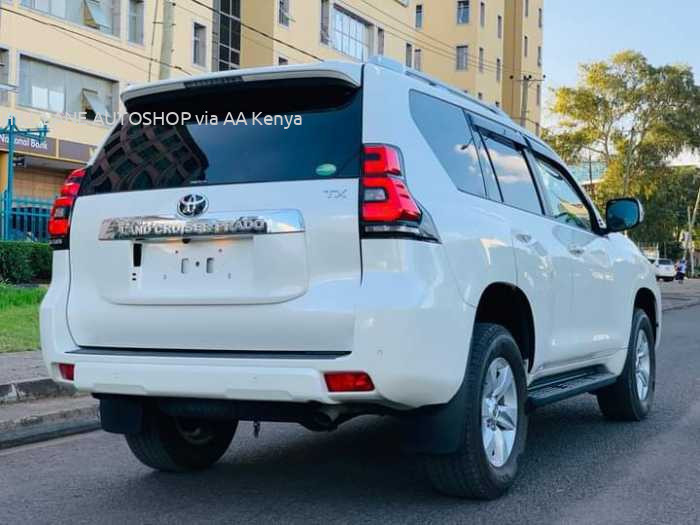 2017 TOYOTA LANDCRUISER