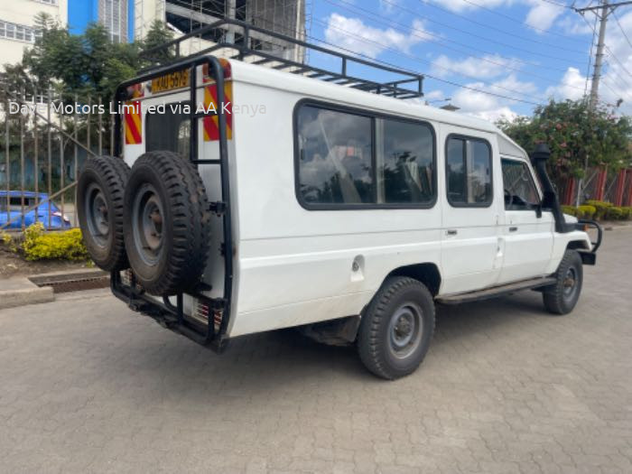 2005 TOYOTA LANDCRUISER