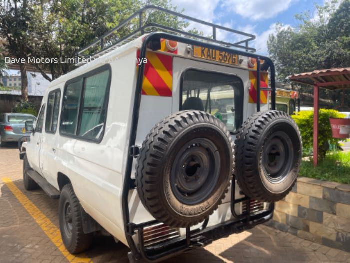 2005 TOYOTA LANDCRUISER