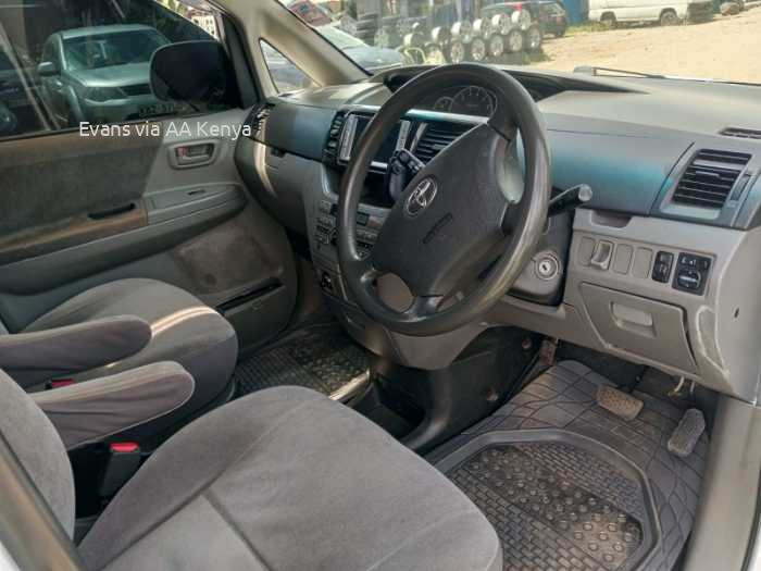 2005 TOYOTA VOXY