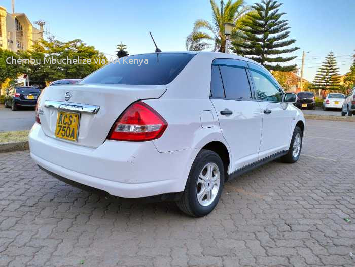 2011 NISSAN TIIDA