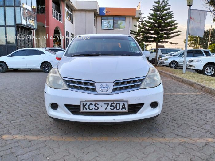 2011 NISSAN TIIDA