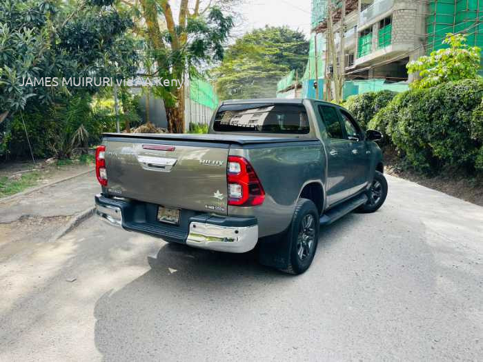 2020 TOYOTA HILUX