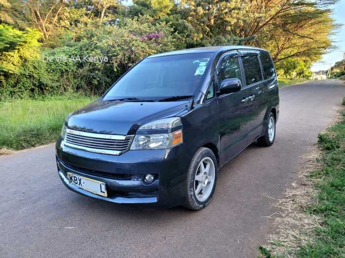 2006 TOYOTA VOXY