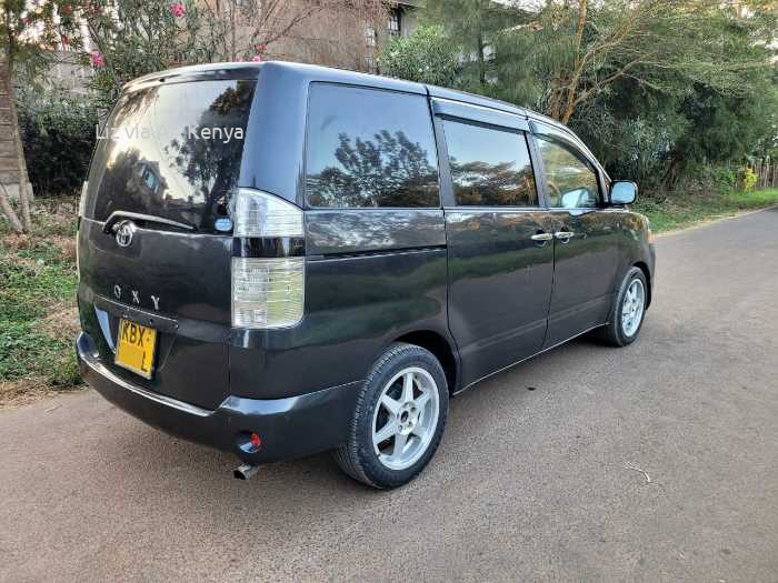 2006 TOYOTA VOXY