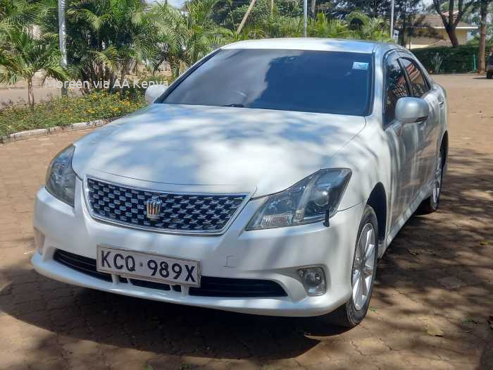 2011 TOYOTA CROWN