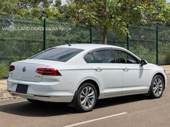 2016 VOLKSWAGEN PASSAT