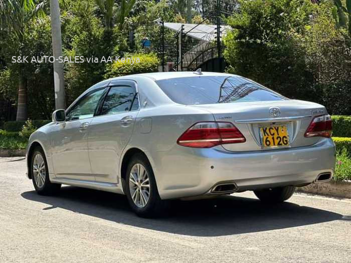 2012 TOYOTA CROWN