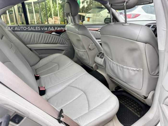 2003 MERCEDES BENZ E200