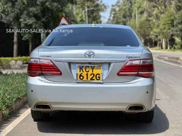 2012 TOYOTA CROWN