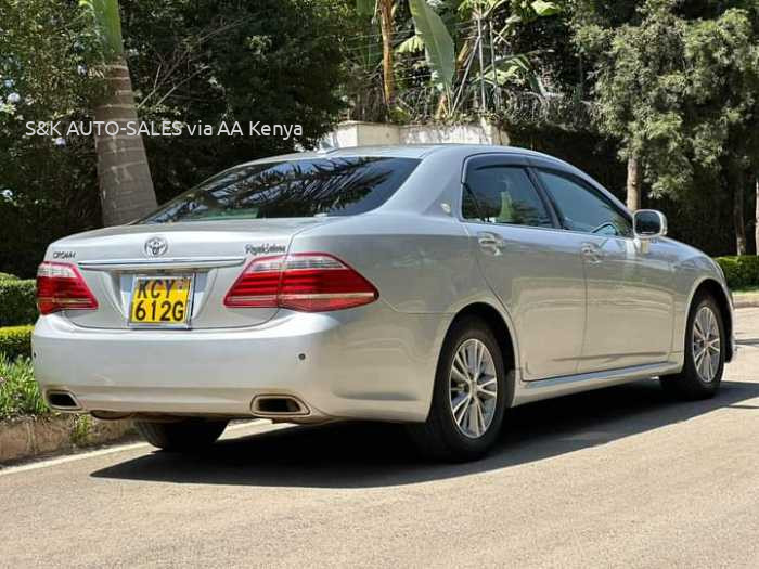 2012 TOYOTA CROWN