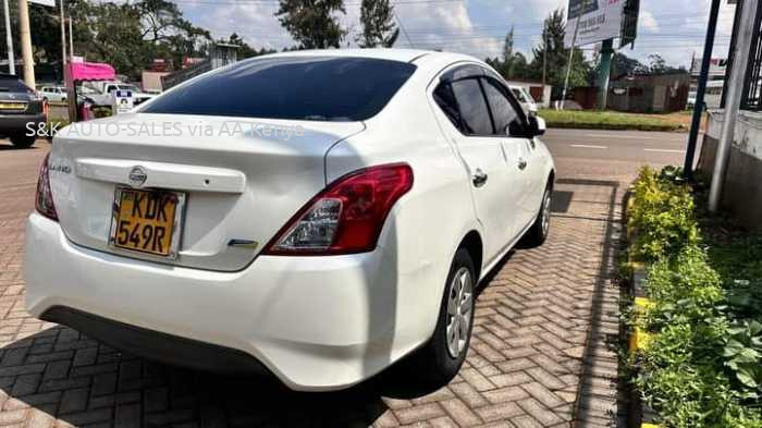 2015 NISSAN TIIDA