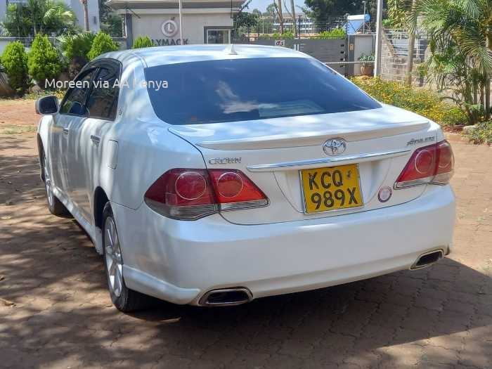 2011 TOYOTA CROWN