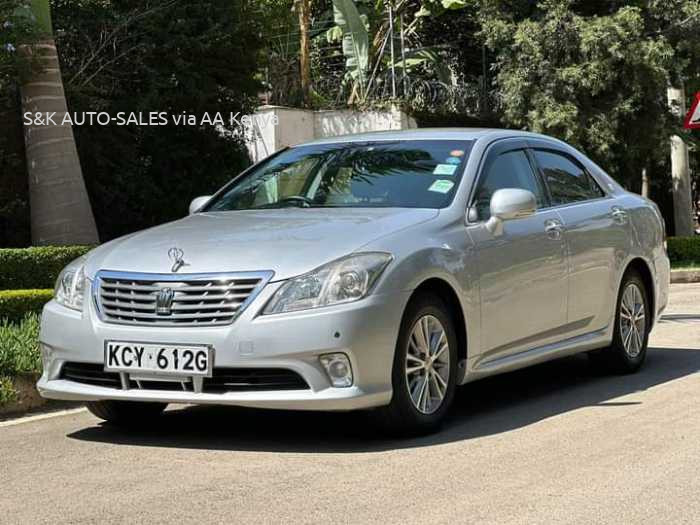 2012 TOYOTA CROWN