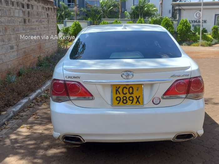 2011 TOYOTA CROWN