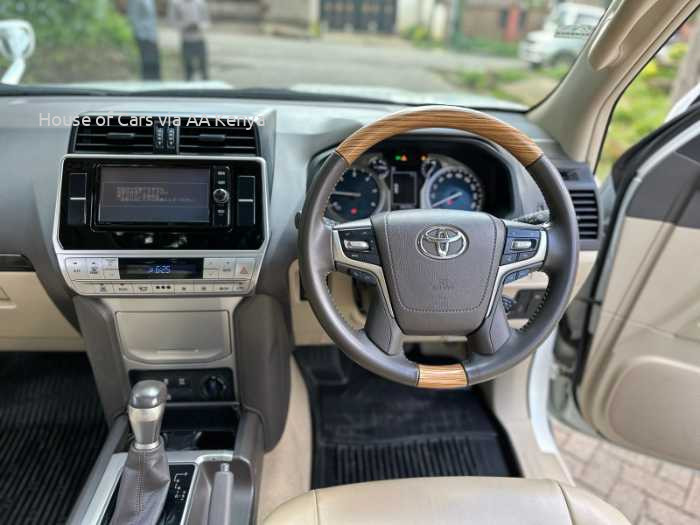 2017 TOYOTA LANDCRUISER