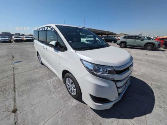 2017 TOYOTA NOAH