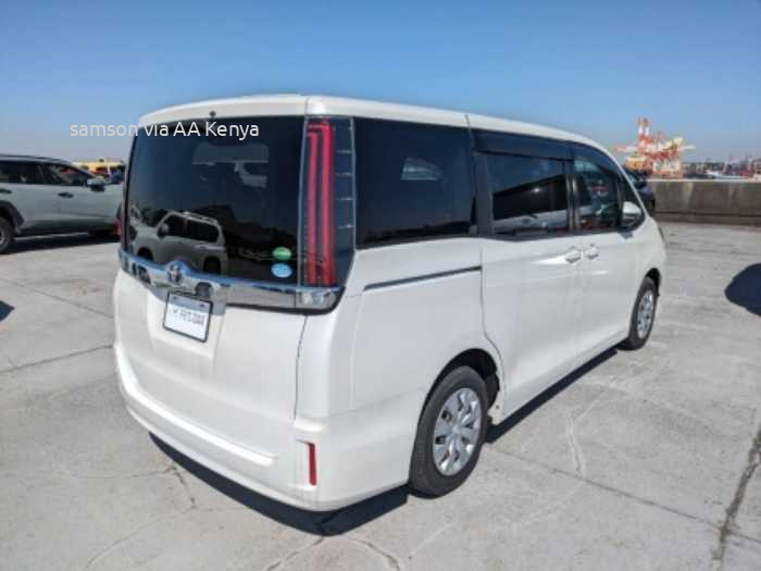 2017 TOYOTA NOAH