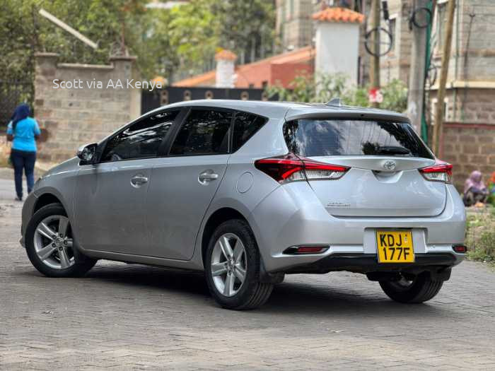 2015 TOYOTA AURIS