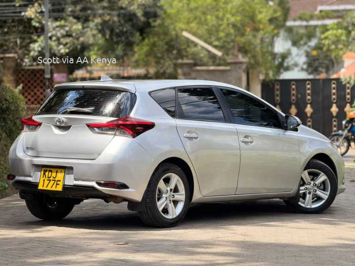 2015 TOYOTA AURIS