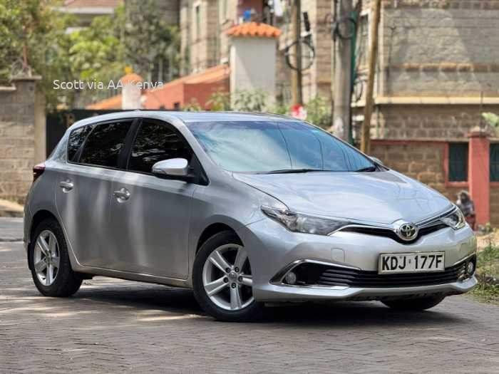 2015 TOYOTA AURIS