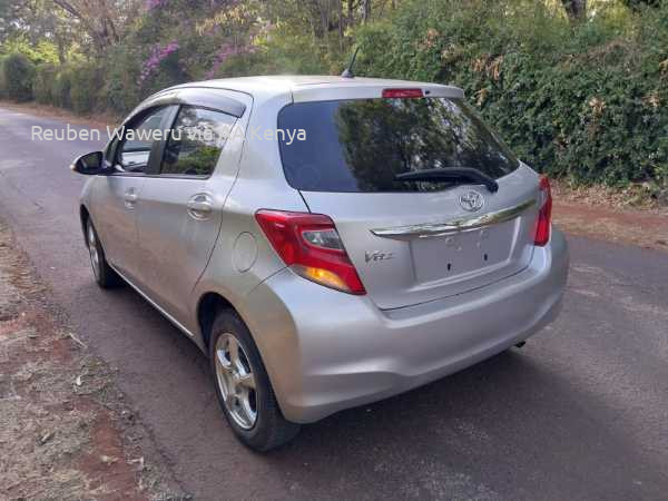 2015 TOYOTA VITZ