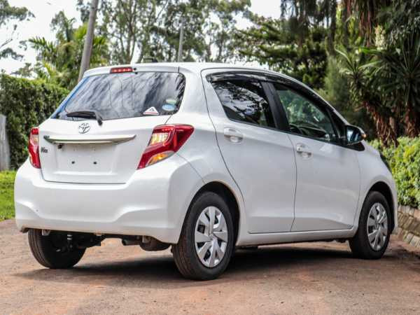 2015 TOYOTA VITZ